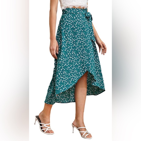 Women's Floral Flowy Ditsy Wrap Skirt, Size M - Picture 7 of 15